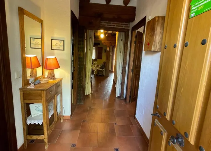 Casa Rural El Mirador De La Cigueena - En La Sierra A 10 Min De Segovia Çiftlik konaklama *